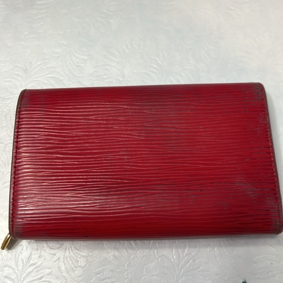 Authentic Louis Vuitton Epi Tresor Wallet - Picture 11 of 15